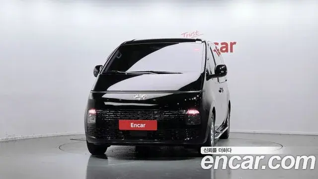 Hyundai Staria 2023 — Фото 3/20