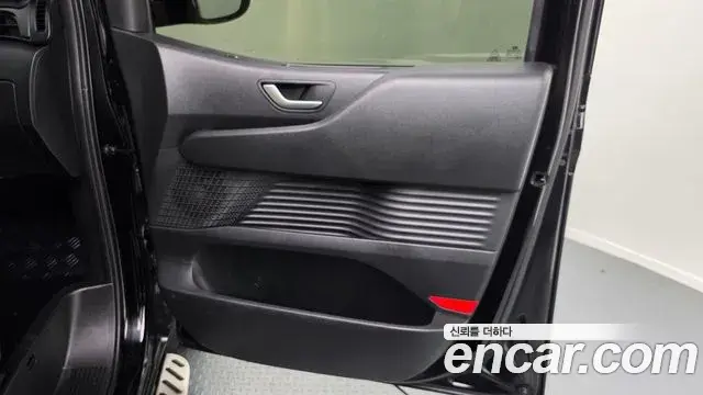 Hyundai Staria 2023 — Şəkil 15/30