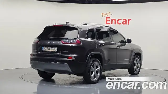 Jeep Cherokee 2021 — Фото 2/20