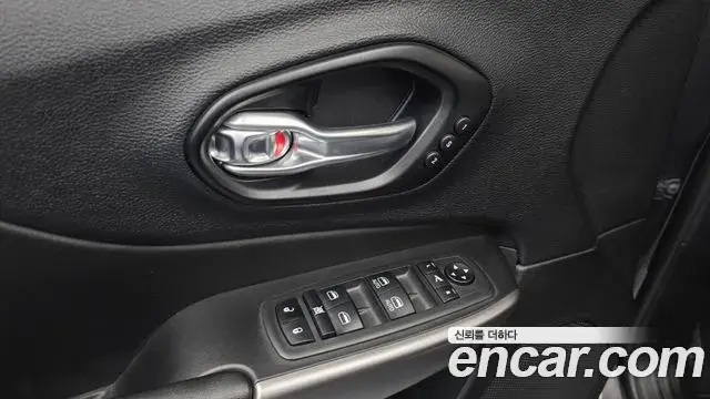 Jeep Cherokee 2021 — Фото 18/20