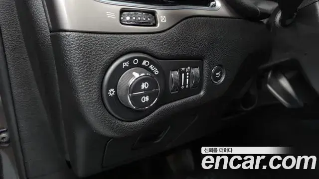 Jeep Cherokee 2021 — Фото 19/20