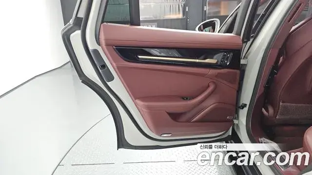 Porsche Panamera 2025 — ფოტო 22/39