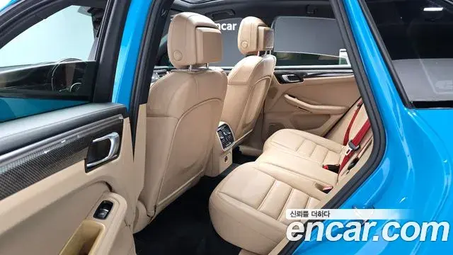 Porsche Macan 2021 — Şəkil 27/32
