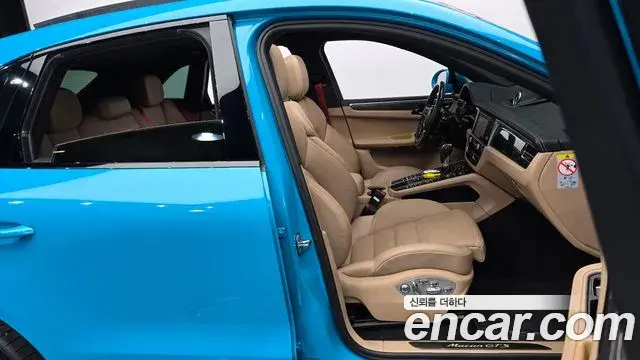 Porsche Macan 2021 — Şəkil 23/32