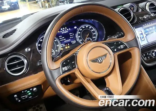 Bentley Bentayga 2020 — ფოტო 13/20