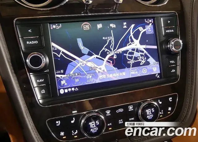 Bentley Bentayga 2020 — ფოტო 16/20