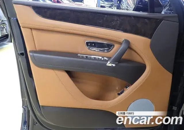 Bentley Bentayga 2020 — ფოტო 5/20