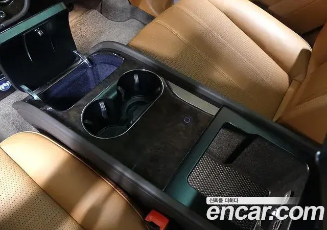 Bentley Bentayga 2020 — ფოტო 15/20