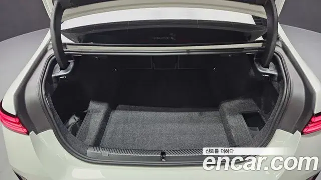 BMW 5 Series 2025 — Photo 2/32