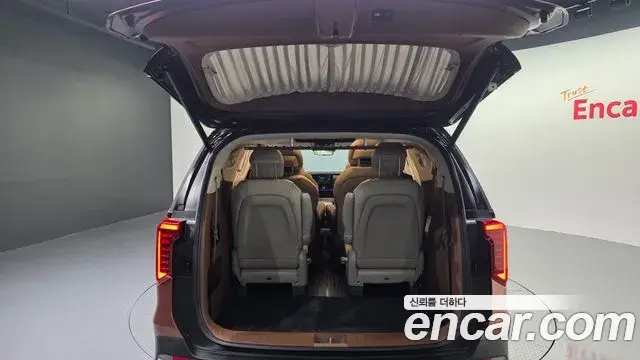 Kia Carnival 2024 — Şəkil 16/39