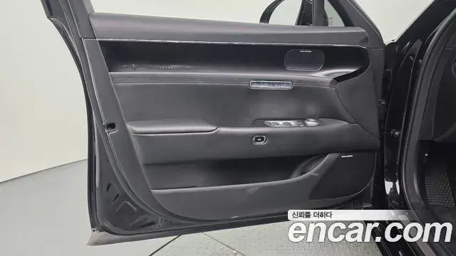 Genesis G90 2023 — Şəkil 33/37