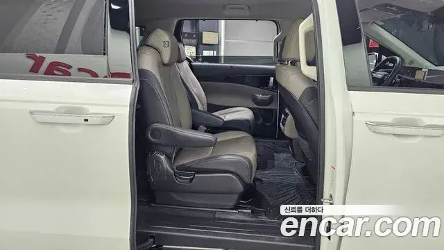 Kia Carnival 2025 — Photo 1/30