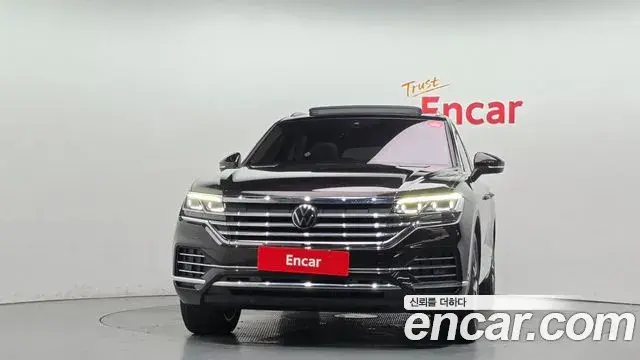 Volkswagen Touareg 2023 — Photo 10/37