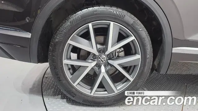 Volkswagen Touareg 2023 — Photo 17/37