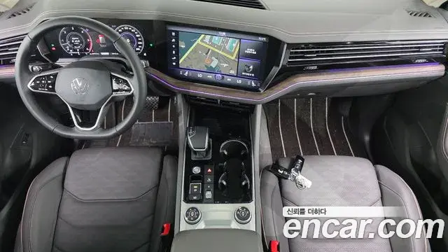Volkswagen Touareg 2023 — Photo 19/37