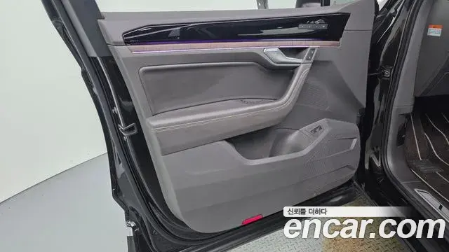 Volkswagen Touareg 2023 — Photo 36/37