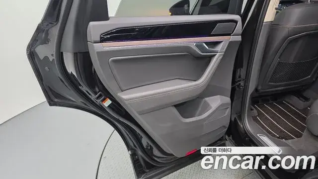 Volkswagen Touareg 2023 — Photo 15/37