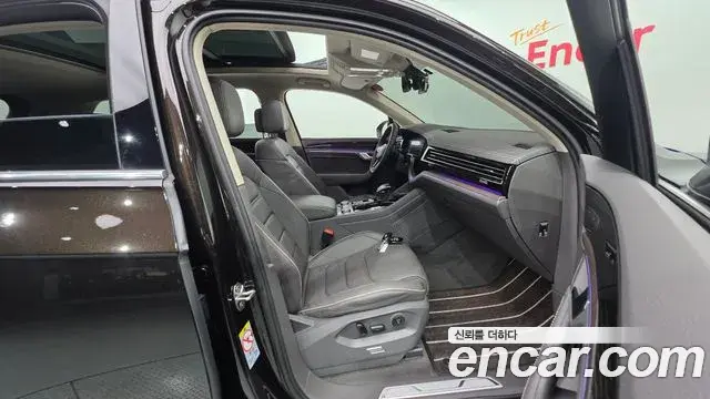 Volkswagen Touareg 2023 — Photo 30/37