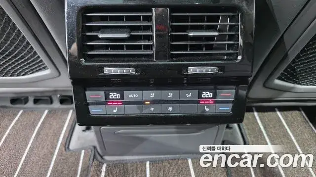 Volkswagen Touareg 2023 — Photo 1/37