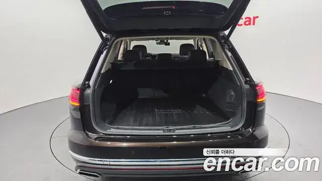 Volkswagen Touareg 2023 — Photo 34/37