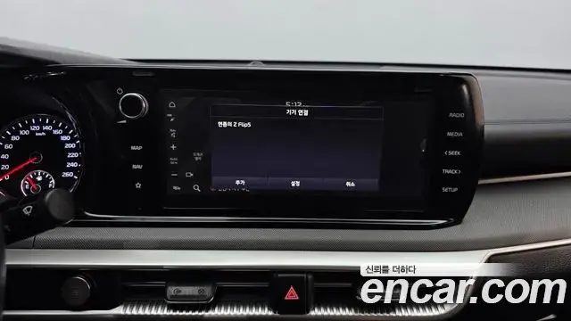 Kia K5 2023 — ფოტო 28/31