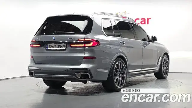 BMW X7 2023 — ფოტო 11/40