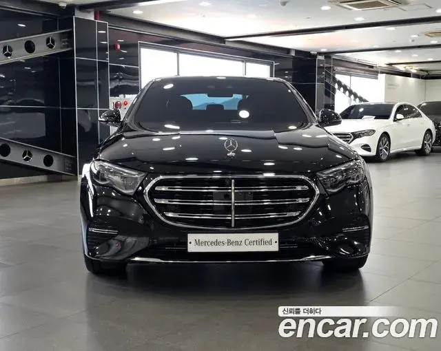Mercedes-Benz E-Class 2025 — Photo 2/20