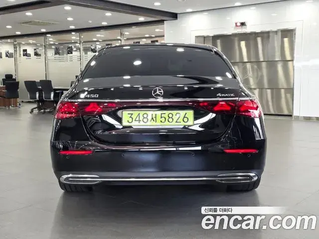 Mercedes-Benz E-Class 2025 — Photo 6/20