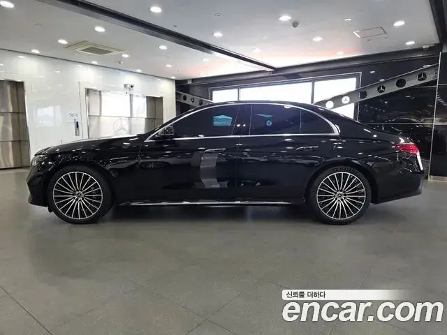 Mercedes-Benz E-Class 2025 — Photo 20/20