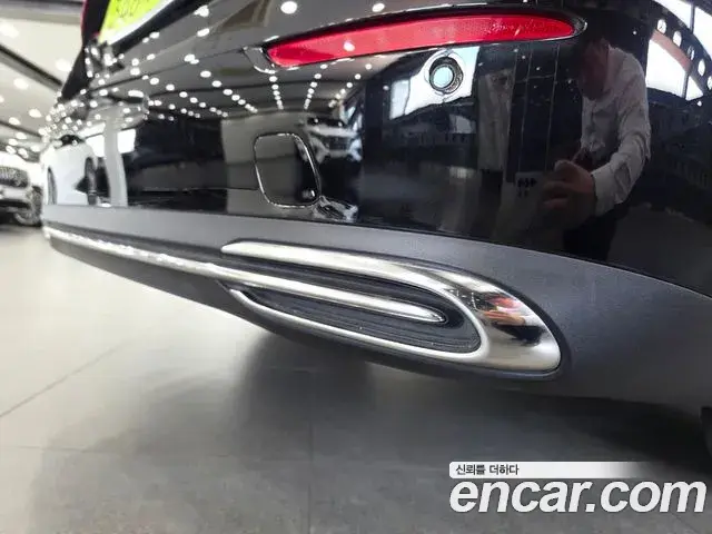 Mercedes-Benz E-Class 2025 — Photo 11/20