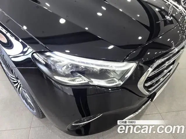 Mercedes-Benz E-Class 2025 — Photo 13/20