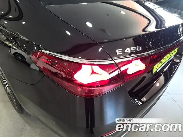 Mercedes-Benz E-Class 2025 — Photo 9/20