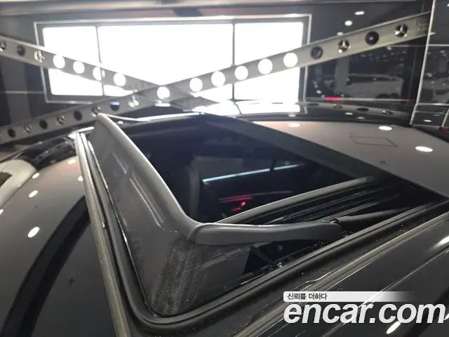 Mercedes-Benz E-Class 2025 — Photo 12/20