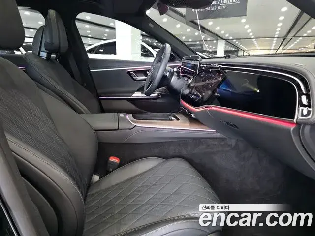 Mercedes-Benz E-Class 2025 — Photo 16/20