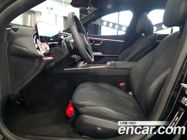 Mercedes-Benz E-Class 2025 — Photo 14/20