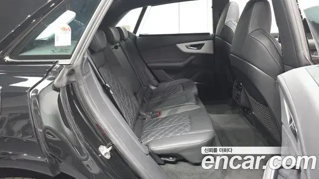 Audi Q8 2024 — ფოტო 4/20