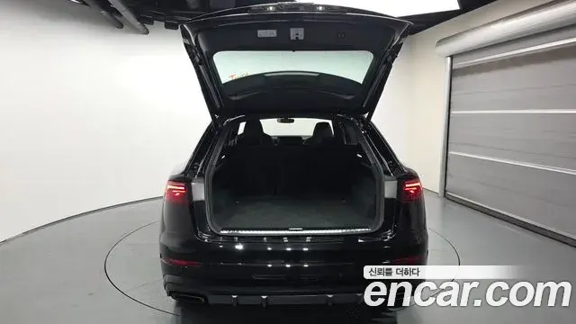 Audi Q8 2024 — ფოტო 17/20