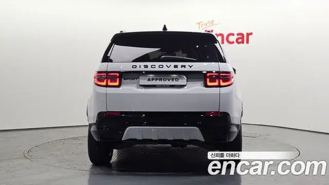 Land Rover Discovery Sport 2024 — Photo 8/20