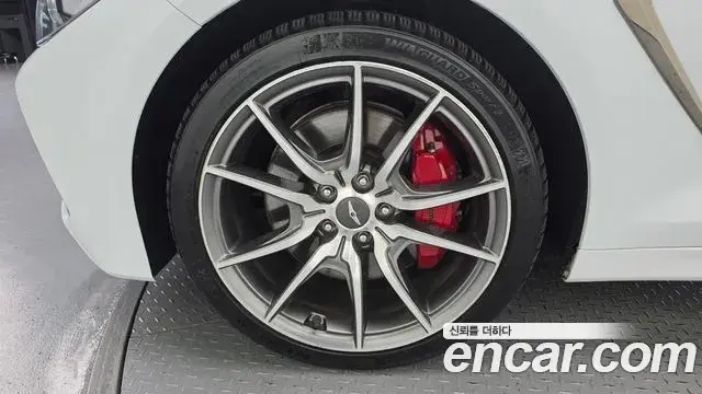 Genesis G70 2018 — Photo 19/33