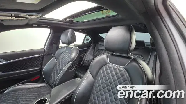 Genesis G70 2018 — Photo 15/33
