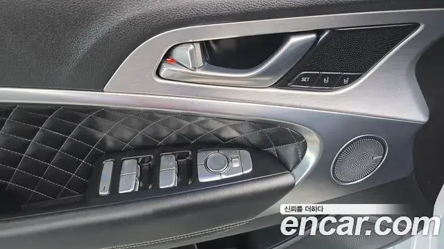 Genesis G70 2018 — Photo 22/33