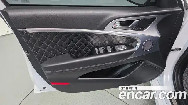 Genesis G70 2018 — Photo 30/33
