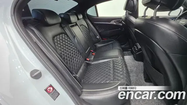 Genesis G70 2018 — Photo 16/33