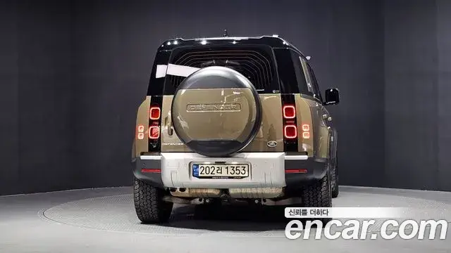 Land Rover Defender 2021 — Фото 4/20