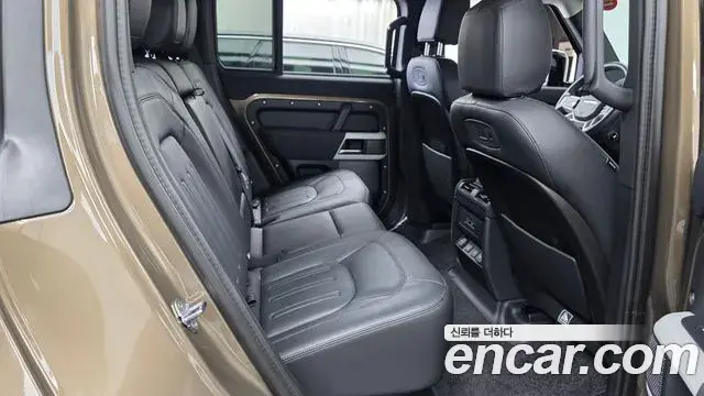 Land Rover Defender 2021 — Фото 11/20