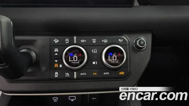 Land Rover Defender 2021 — Фото 17/20