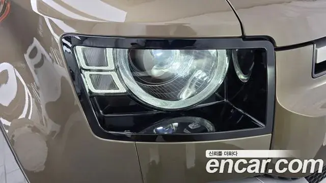 Land Rover Defender 2021 — ფოტო 28/32