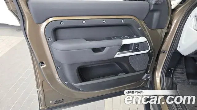 Land Rover Defender 2021 — ფოტო 18/32