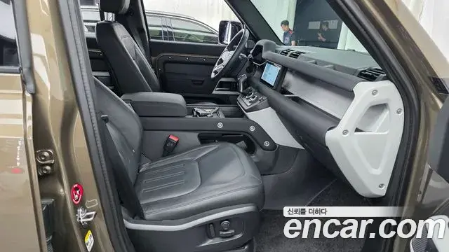 Land Rover Defender 2021 — ფოტო 8/32