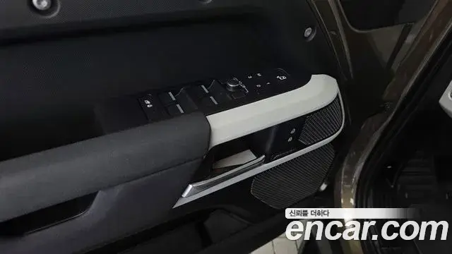 Land Rover Defender 2021 — ფოტო 26/32